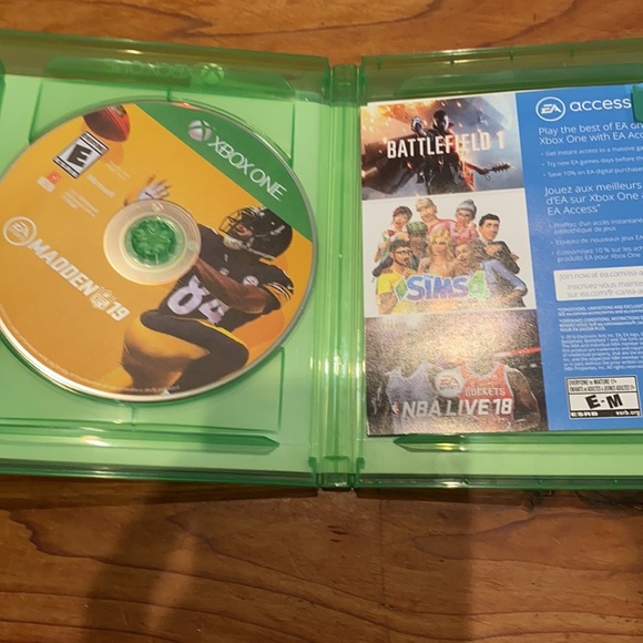 XBox One Madden 19 NFL Game - Picture 5 of 6